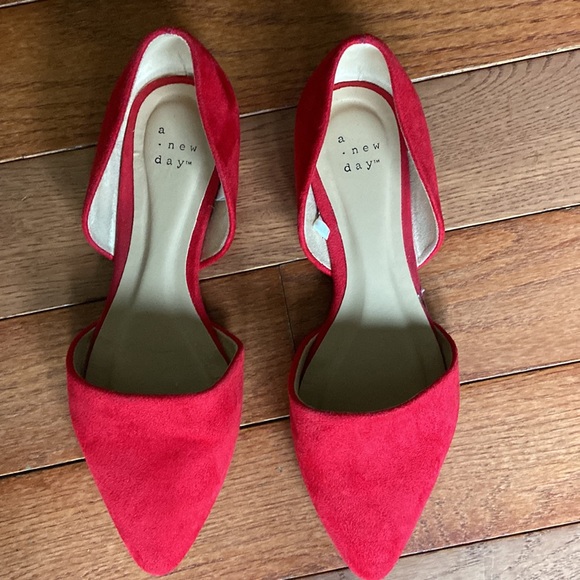 Size 7 Red flats - worn a couple of hours. Excellent condition - no stains. - Picture 4 of 4